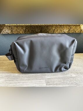 NEW!!! Bagsmart Men’s Gray Toiletry Bag